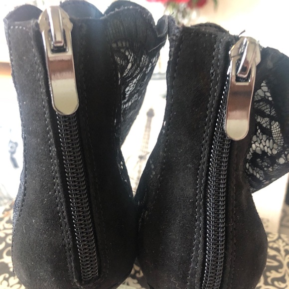Ladies brand new Chinese Laundry lace booties 8.5 - Picture 2 of 7